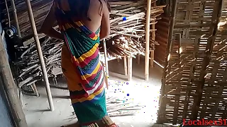 Desi Indian village bhabi fuck in outdoor with boyfriend &lpar;official video by Localsex31&rpar;